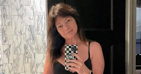 panties selfies|Valerie Bertinelli, 64, Shows Bare Stomach In New Underwear。